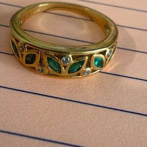 Elegant Gold and Green Ring